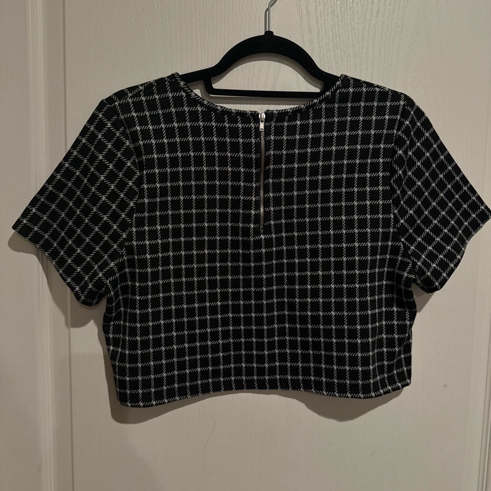One Clothing Black and White Checkered Crop Top - Picture 3 of 3